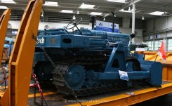 Hanomag ST100 Zugmaschine mit Tieflader und Hanomag K55 Raupe 1947