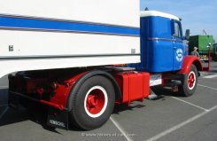 Henschel HS140 S Sattelzugmaschine mit Kofferauflieger 1961