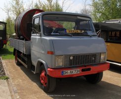 Hanomag-Henschel F65V Pritsche mit Ladekran 1970