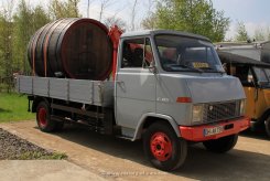 Hanomag-Henschel F65V Pritsche mit Ladekran 1970