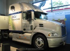 Mack Vision CX Sattelzugmaschine 2000-2005