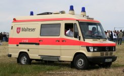Mercedes-Benz T1 308D Rettungswagen Malteser lang hoch  1988-1995