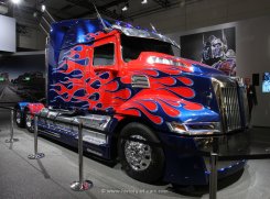 Western Star 4900X 6x4 Sattelzugmaschine "Optimus Prime" (Transformers) 2014