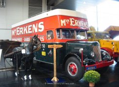 White M&ouml;belkoffer Erkens 1948